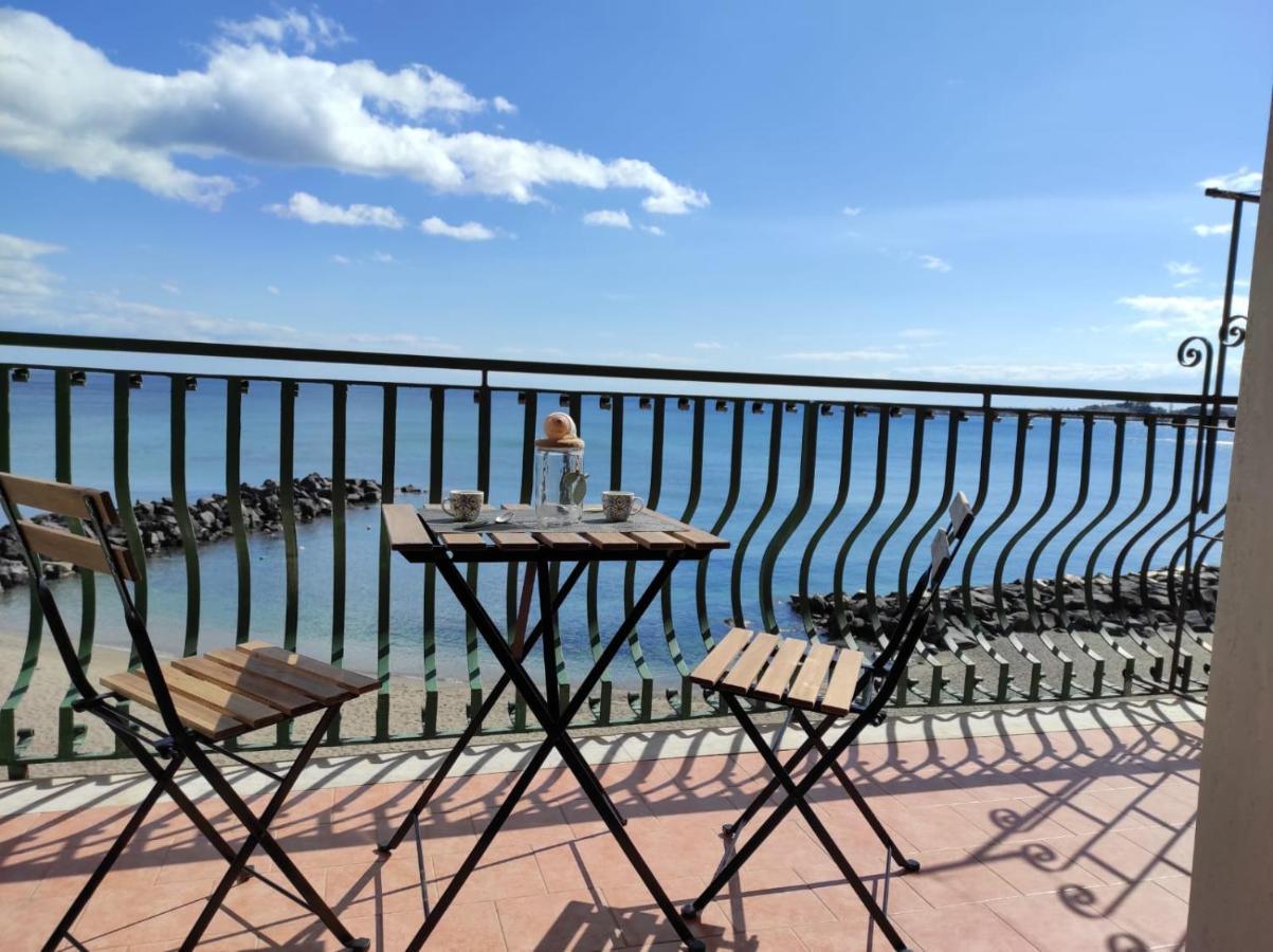 Beachfront Giardini Naxos Dış mekan fotoğraf